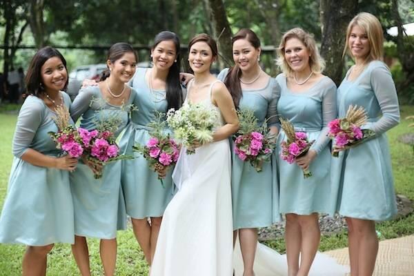 Elegan nan Memesona, 19 Gaun Bridesmaids Ini Bisa Dicontoh buat Pesta Nikahanmu Nanti