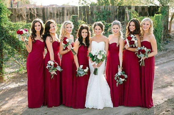 Elegan nan Memesona, 19 Gaun Bridesmaids Ini Bisa Dicontoh buat Pesta Nikahanmu Nanti