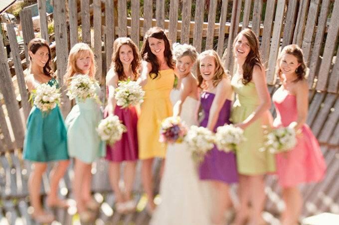 Elegan nan Memesona, 19 Gaun Bridesmaids Ini Bisa Dicontoh buat Pesta Nikahanmu Nanti