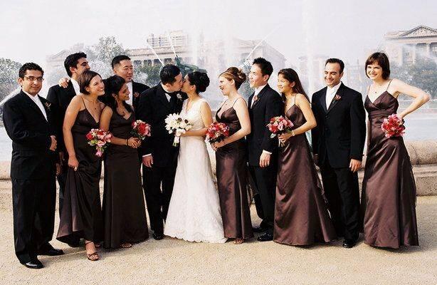 Elegan nan Memesona, 19 Gaun Bridesmaids Ini Bisa Dicontoh buat Pesta Nikahanmu Nanti