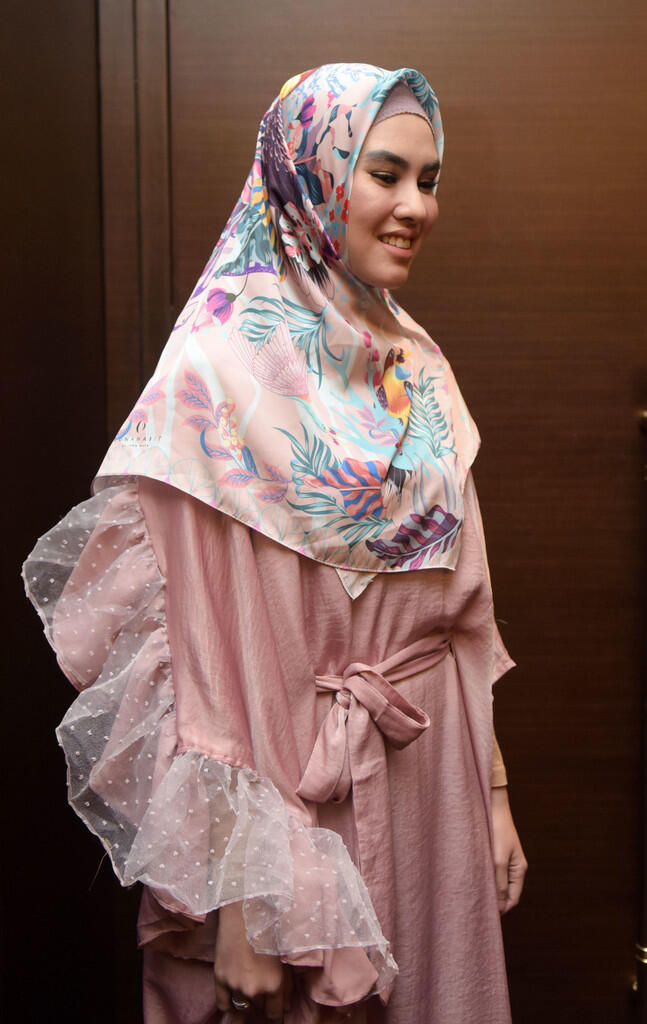 Kartika Putri Kini Berhijab