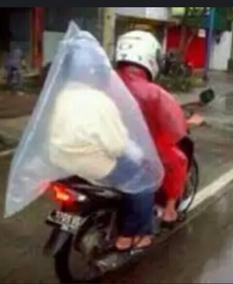 5 Jas Hujan Keren Yang Bisa Kamu Beli