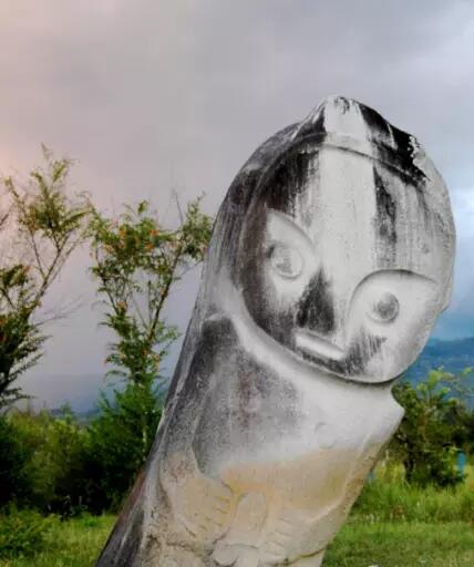 SITUS BATU MEGALITIK YANG LEBIH TUA DARI PATUNG MOAI DI PULAU PASKAH, ADA INDONESIA