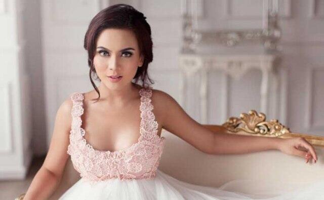 Artis Yang KATANYA Pernah Disewa ,Mungkin Agan Minat >_<