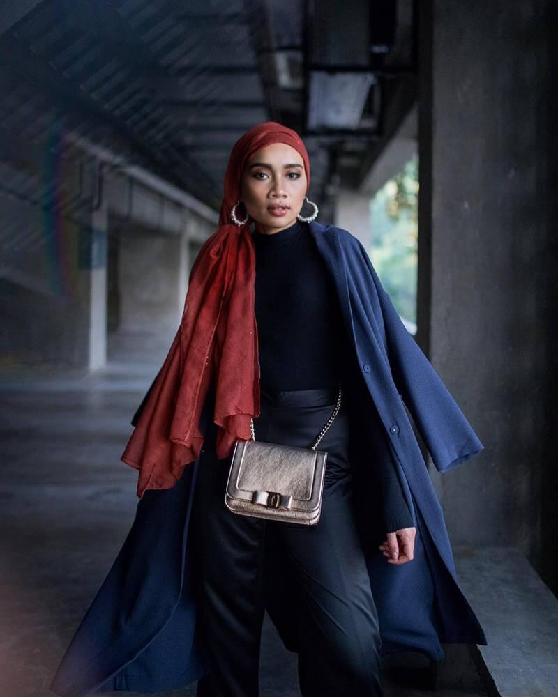 Penasaran dengan Turban? Penampilan Sehari-hari dari Yuna Ini Bisa Dijadikan Acuan