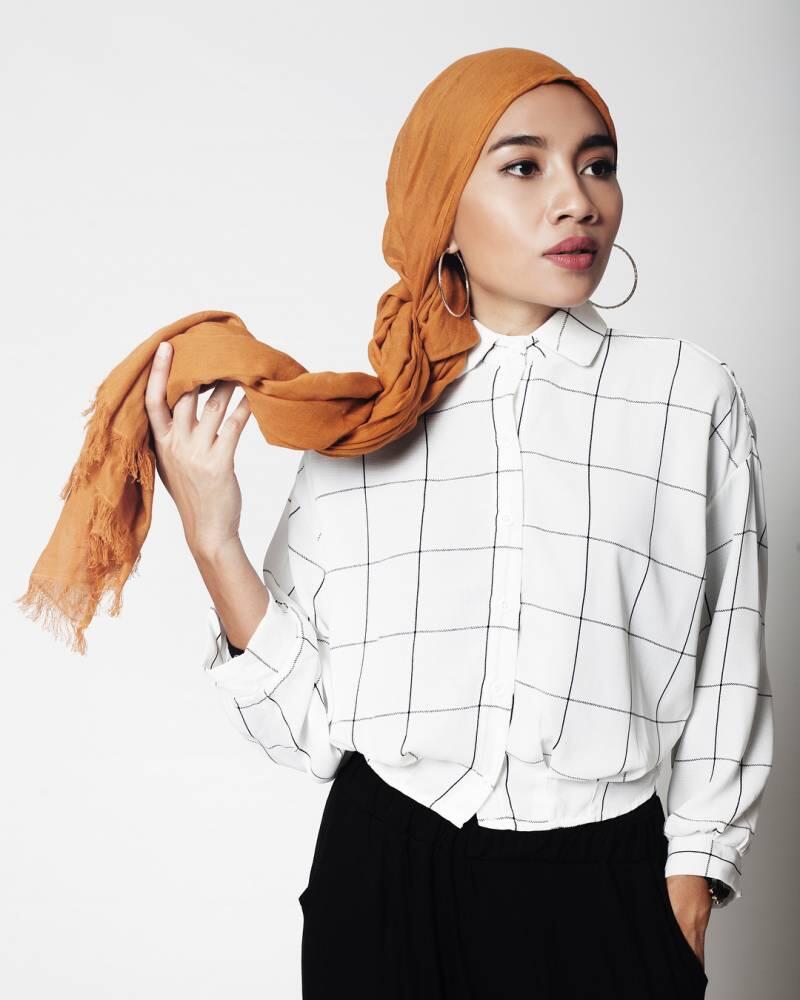Penasaran dengan Turban? Penampilan Sehari-hari dari Yuna Ini Bisa Dijadikan Acuan