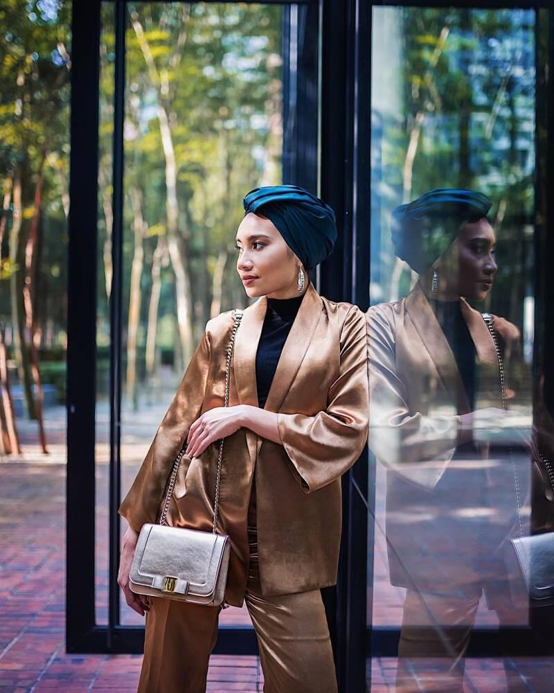 Penasaran dengan Turban? Penampilan Sehari-hari dari Yuna Ini Bisa Dijadikan Acuan