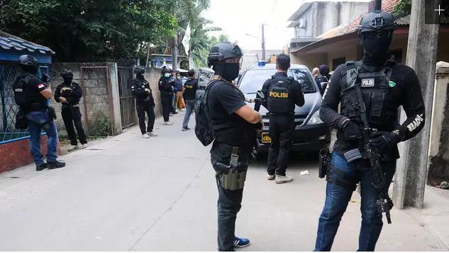 Densus 88 Tangkap Terduga Teroris di Rokan Hilir