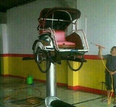 10 Tingkah Manusia Yang Bikin Geleng-Geleng Kepala!!!