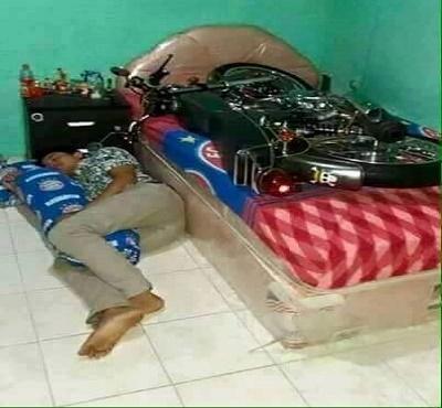 10 Tingkah Manusia Yang Bikin Geleng-Geleng Kepala!!!