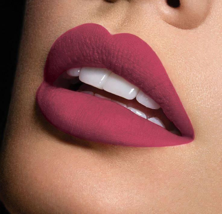 Nggak Perlu Filler, Ini 7 Trik Mudah Bikin Bibir Bervolume Kayak Kylie Jenner