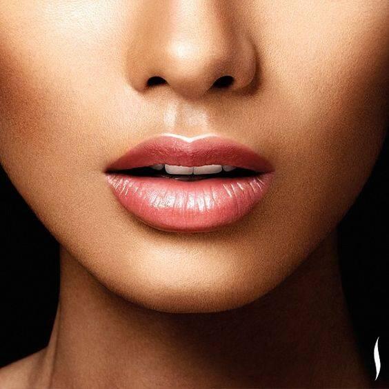 Nggak Perlu Filler, Ini 7 Trik Mudah Bikin Bibir Bervolume Kayak Kylie Jenner