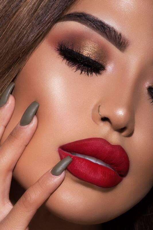 Nggak Perlu Filler, Ini 7 Trik Mudah Bikin Bibir Bervolume Kayak Kylie Jenner