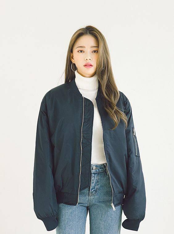 Diajakin Buka Bersama? Style Turtleneck Ini Bikin Kamu Terkesan Kalem dan Santun