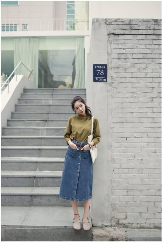 Diajakin Buka Bersama? Style Turtleneck Ini Bikin Kamu Terkesan Kalem dan Santun