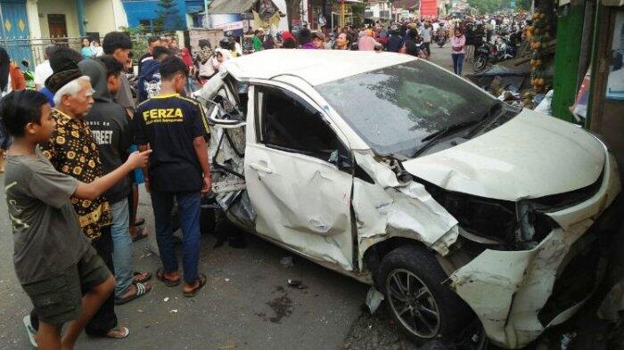 Kecelakaan Maut di Bumiayu Brebes Saat Warga Ngabuburit, Bangkai Motor Menumpuk