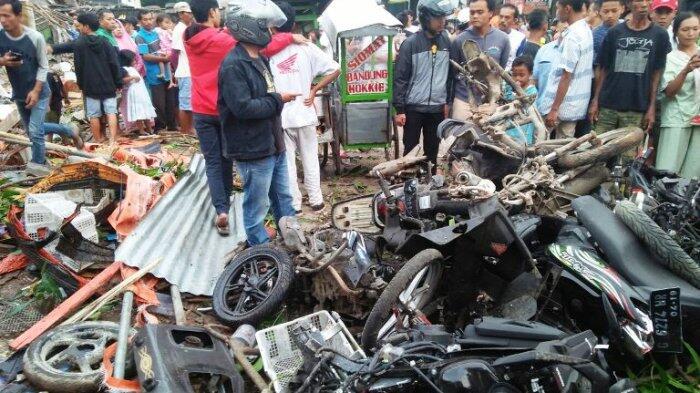 Kecelakaan Maut di Bumiayu Brebes Saat Warga Ngabuburit, Bangkai Motor Menumpuk