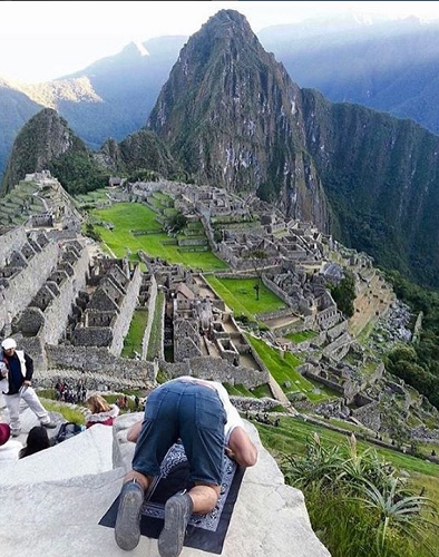 #PlacesYoullPray: Orang-orang Ini Salat di Tempat yang Nggak Terduga