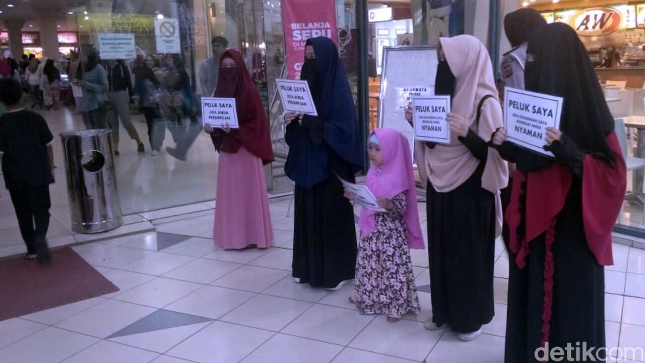 Sosial Eksperimen Peluk Wanita Bercadar di Sukabumi Bikin Haru