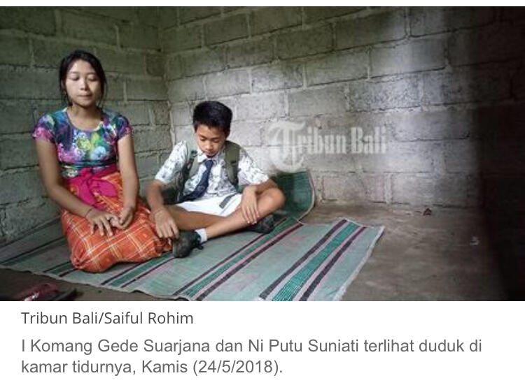 Dua Anak Yatim Piatu Ini Hanya Punya Tikar untuk Tidur