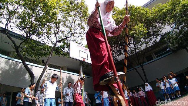 Tepis Trauma, Siswa SD Muslim dan Katolik di Surabaya Main Bersama