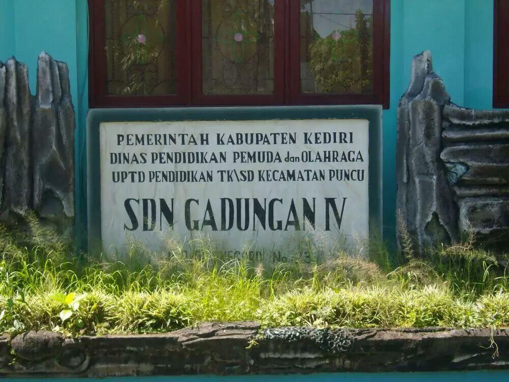 7 Papan Nama Sekolah yang Pasti Bikin Kamu Ngakak