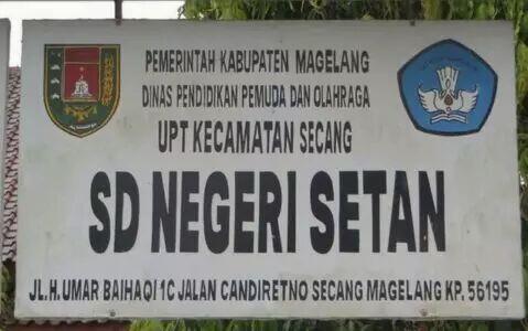 7 Papan Nama Sekolah yang Pasti Bikin Kamu Ngakak