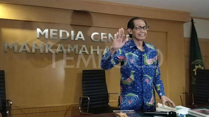 Hakim Agung inspiratif Itu Telah Pensiun (Artidjo Alkostar)