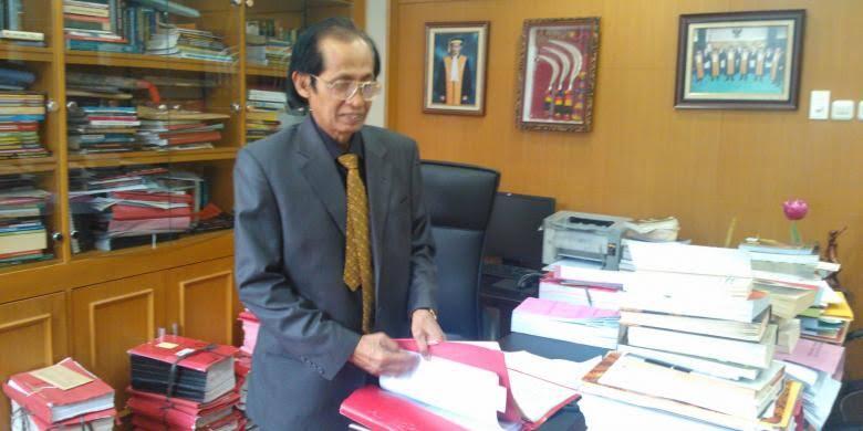 Hakim Agung inspiratif Itu Telah Pensiun (Artidjo Alkostar)