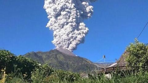 Kera-kera Mulai Turun Gunung.Benarkah Merapi Akan Meletus,yuk Simak Faktanya