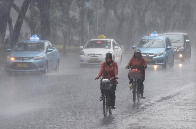 Jakarta Diguyur Hujan Siang Ini