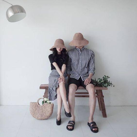 Outfit Couple Ini Nggak Bikin Kalian Bak Bocah Kembar. Coba Resapi dan Ikuti!