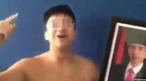 Pemuda Ini Menghina Jokowi,apakah Cocok Untuk Masuk Jeruji Besi?