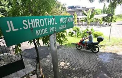 14 Nama Jalan ini Nyeleneh Abis, Bikin Geleng-Geleng Kepala Ngeliatnya