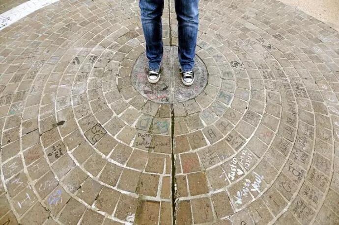 Jika Berdiri Disini, Sesuatu Aneh akan Terjadi! 3 Fenomena Janggal di Bumi yang Unik