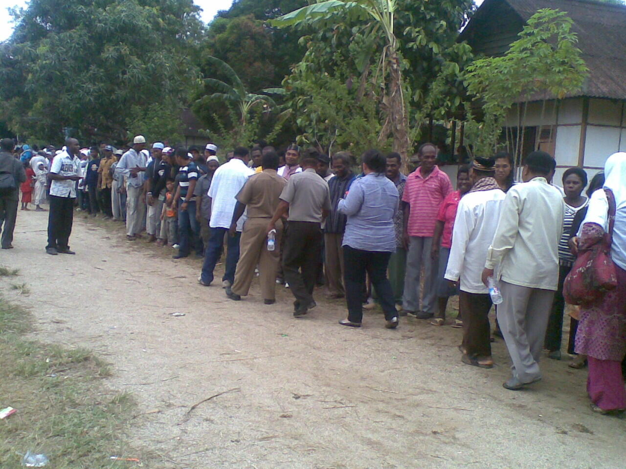 Pegang Tangan Bukan Sekedar Pegang Inilah Silaturahmi ala Kampung Mega, Papua barat
