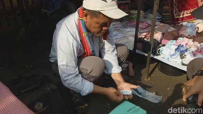 KTP Rusak? Mang Ade Cuma Butuh 5 Menit untuk 'Sulap' e-KTP Rusak, Begini Caranya