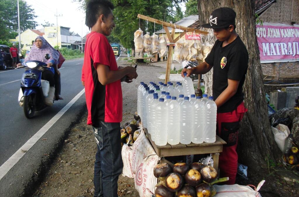 Segar Manis Legen Diburu Warga Rembang untuk Berbuka Puasa