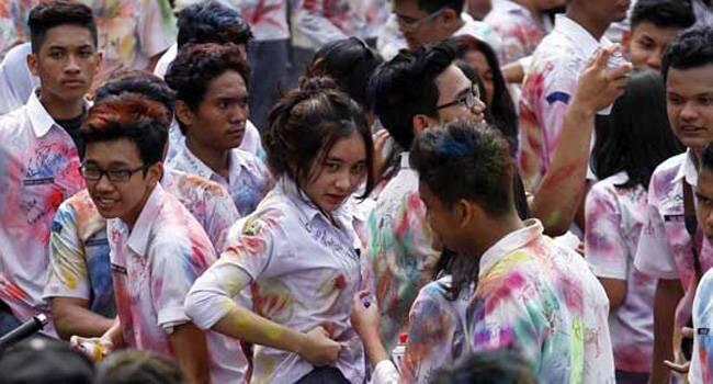 Ditangkap Polisi Saat Konvoi Kelulusan, Siswa Ini Langsung Bikin Salfok ..OMG !