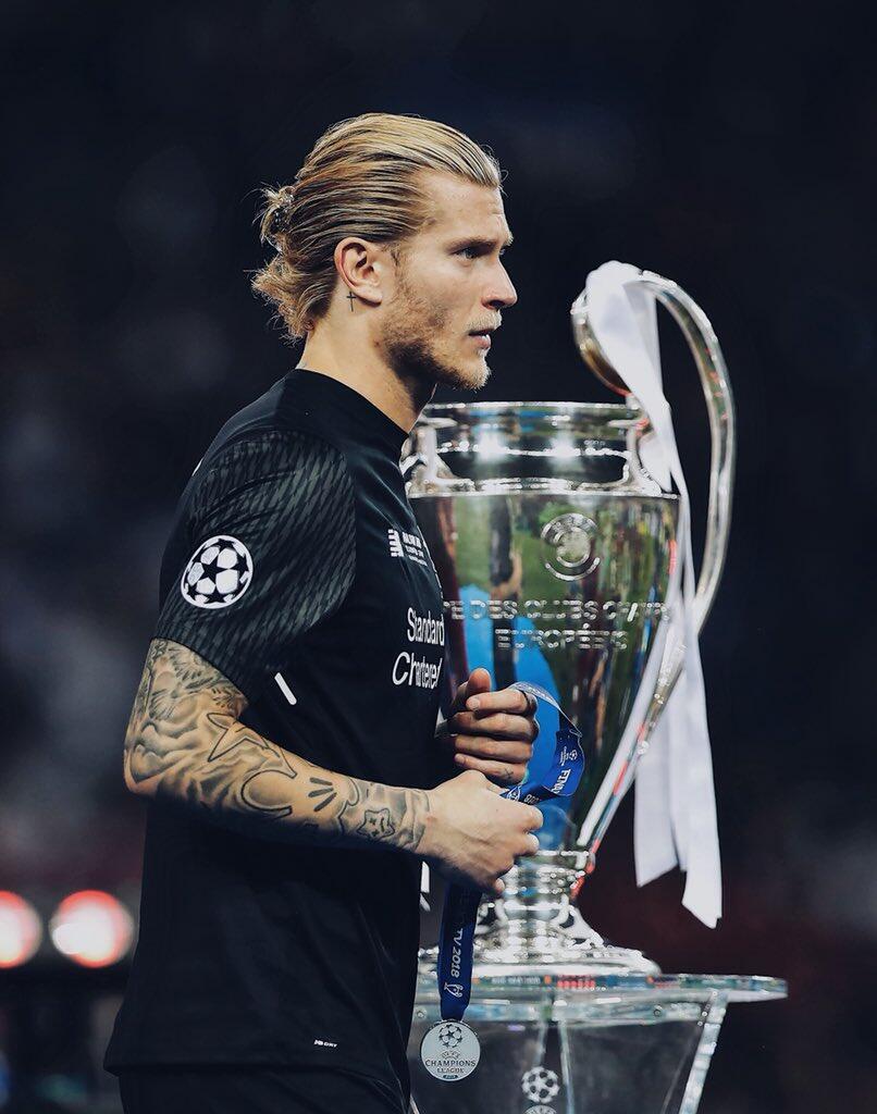 Mantan Bintang Porno Mia Khalifa Berikan Dukung Kepada Loris Karius