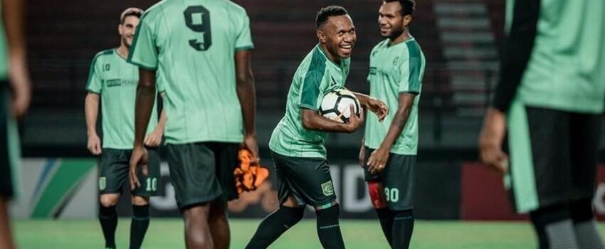 Persebaya Surabaya Vs Persipura Jayapura, Laga Derby Setengah Jadi