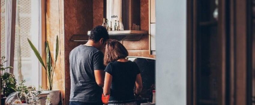 7 Hal Ini Dianggap Romantis oleh Cewek Tapi Sebenernya Racun Untuk Hubungan
