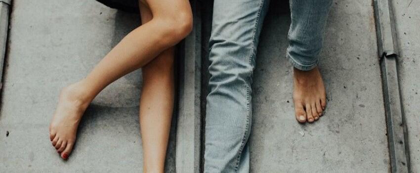 7 Hal Ini Dianggap Romantis oleh Cewek Tapi Sebenernya Racun Untuk Hubungan