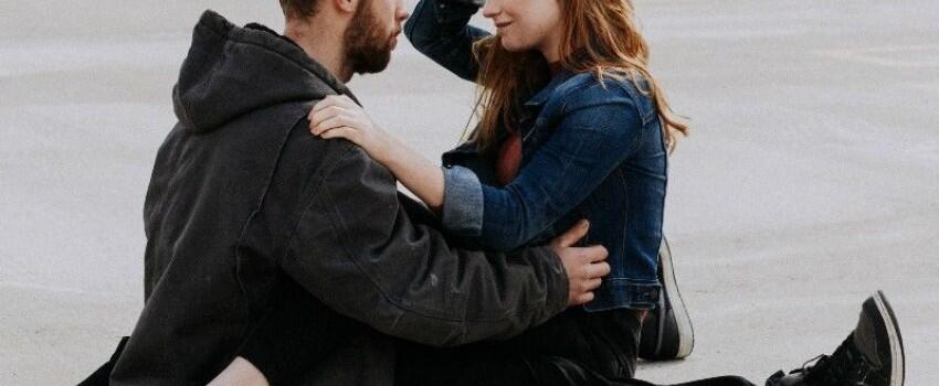7 Hal Ini Dianggap Romantis oleh Cewek Tapi Sebenernya Racun Untuk Hubungan