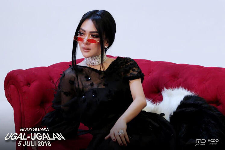 10 Gaya Cetar Syahrini Hingga Ririn Ekawati di Film 'Bodyguard Ugal-ugalan'