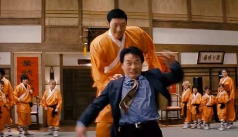 Aktor Favorit.6 Hal Yang Selalu Ada Di Film Jackie Chan
