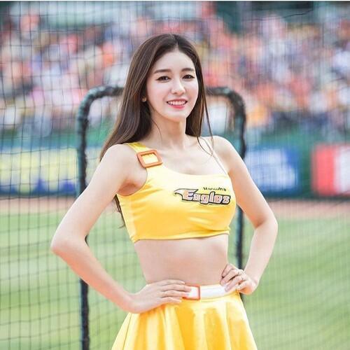 Masuk Gan! Cheerleader Ini Bikin Laki-laki Terpesona Sekaligus Kebingungan 