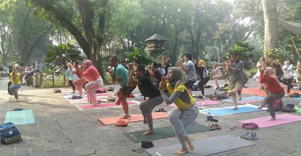 Ngabuburit Sehat Sampai Peduli Sosial Di Komunitas Yoga Gembira