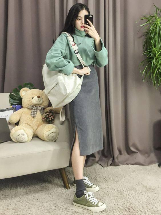 Lebih Kalem dan Girly, Inspirasi Midi Skirt Ini Layak Dicoba di Bulan Baik Ini