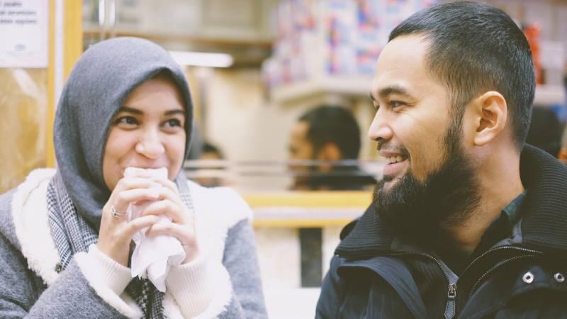 Sempat Putus Nyambung, Pasangan Seleb Ini Akhirnya Naik Pelaminan. Jodoh Nggak Kemana